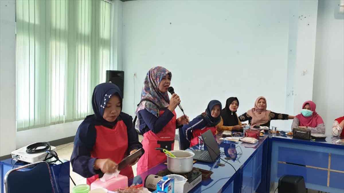 Lestarikan Motif Batik, IKABOGA Buat Puding Unik