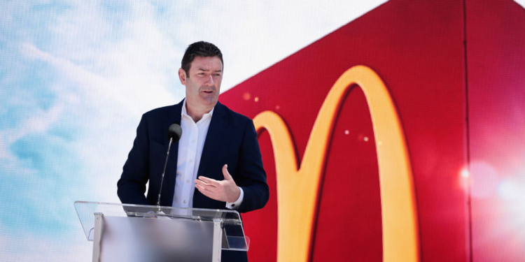 Pacaran dengan Karyawan, Direktur Mc’Donald’s Dipecat