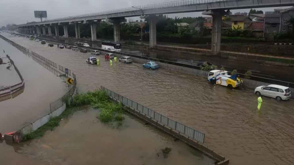 Aktivitas Bisnis Jakarta Lumpuh Gara-gara Banjir
