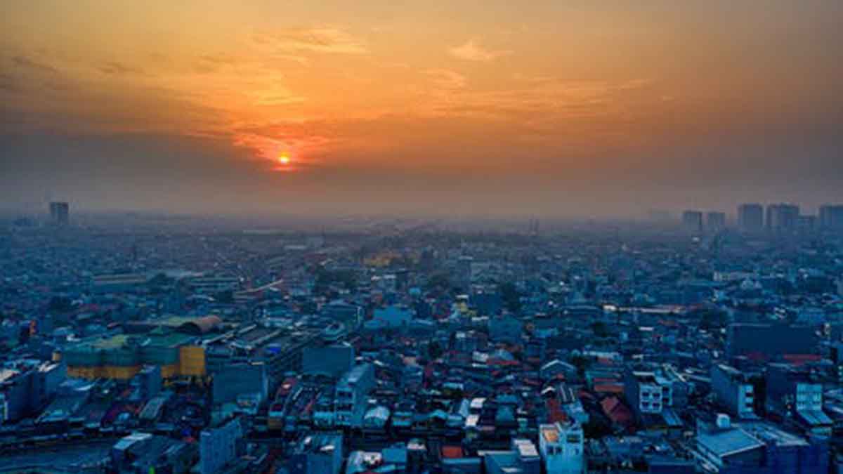 Di Keramaian yang Sial | Cerpen Endri Maeda Di Keramaian yang Sial | Cerpen Endri Maeda
