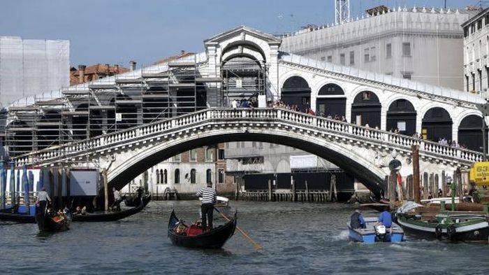 Saham Italia Anjlok 4% Akibat Virus Corona