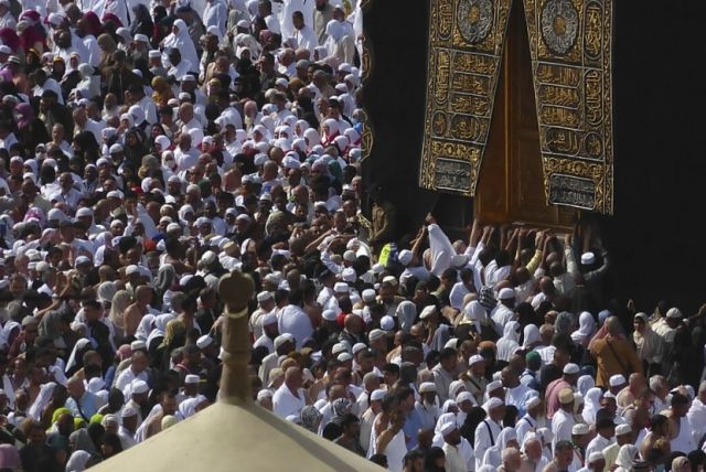 Pemerintah Arab Saudi Tangguhkan Visa Umrah