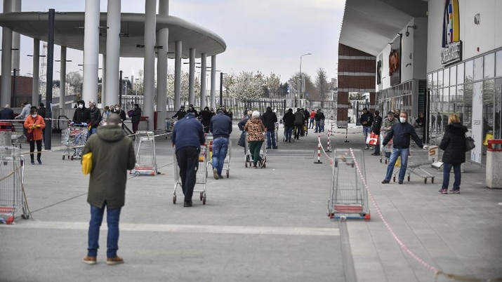 Riset Harvard Sebut Social Distancing Sampai 2022