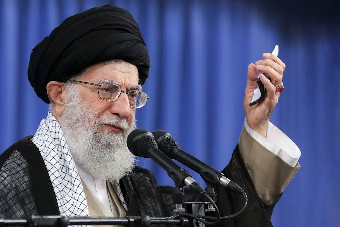 Khamenei Sebut Akan Usir Warga AS di Irak dan Suriah