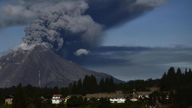 Gunung Sinabung Erupsi Lagi, Ketinggian Kolom Abu Capai 5 Ribu Meter