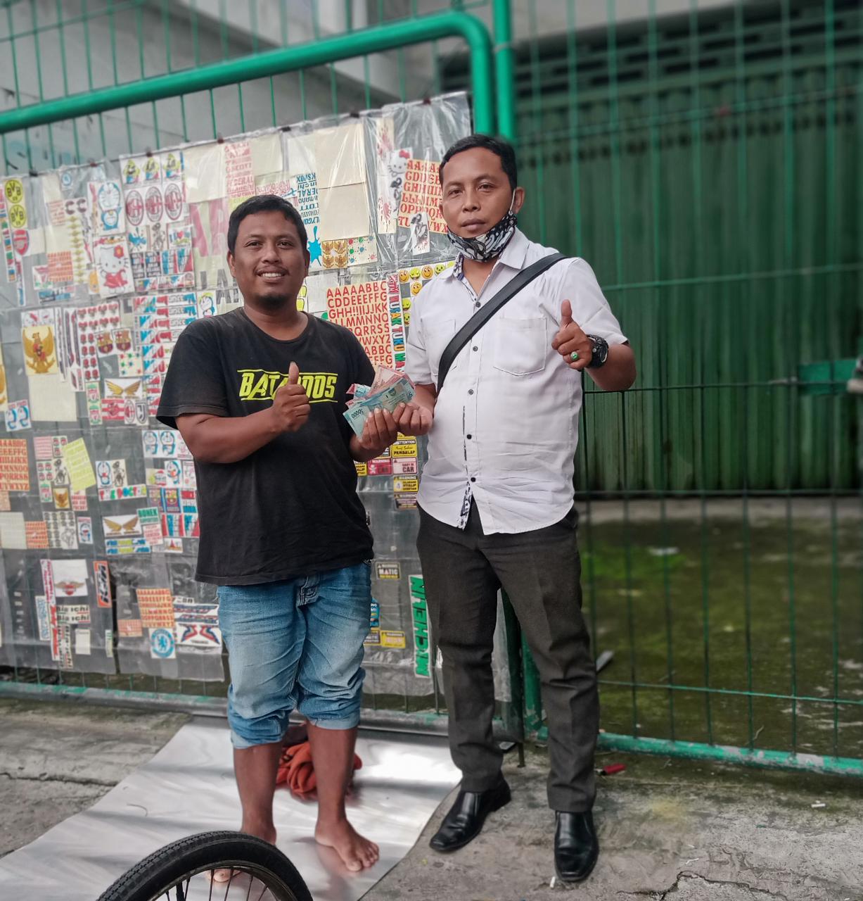 Komunitas Pecinta Burung CIG Bantu Warga Korban Banjir Kali Lamong