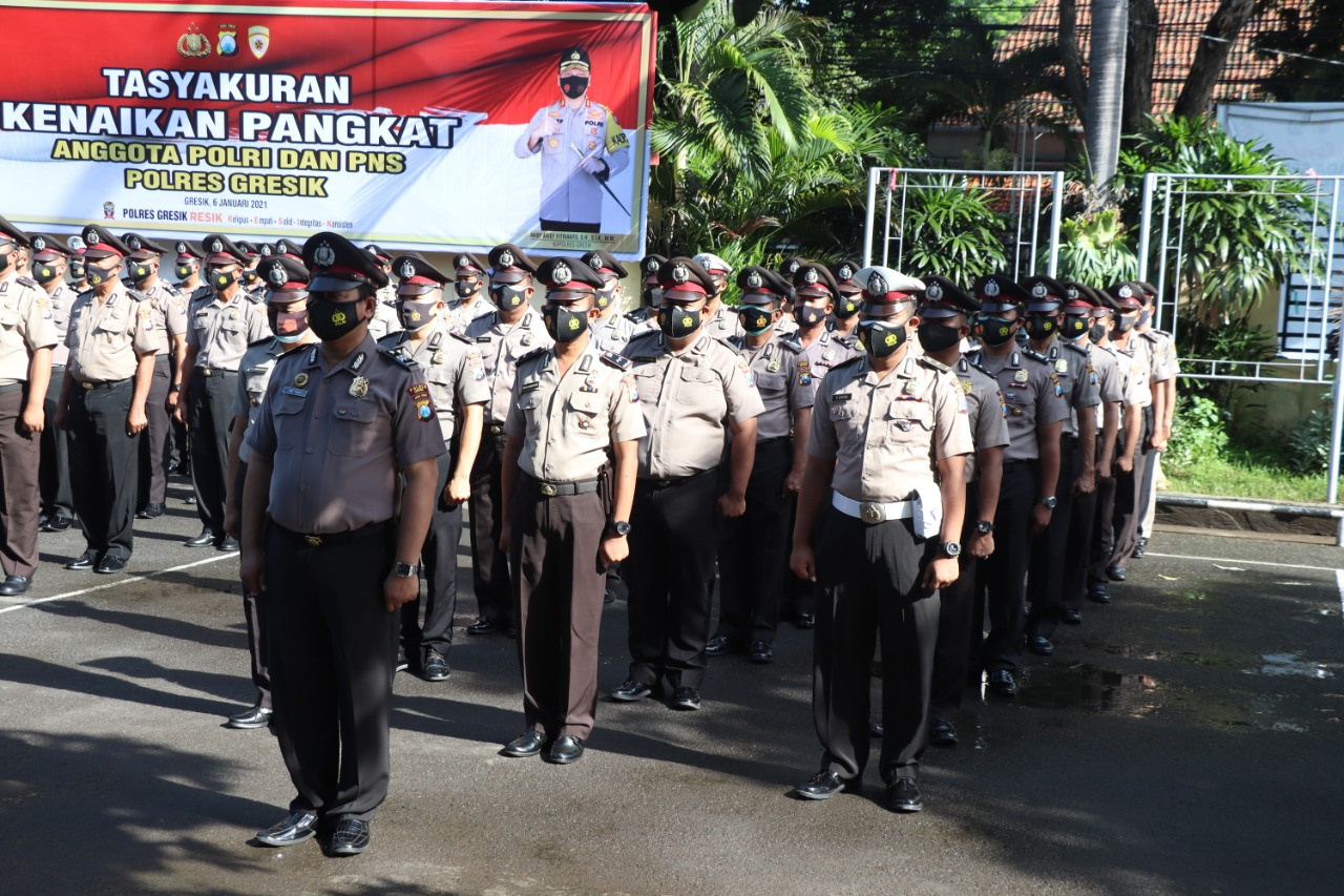 127 Personel Jajaran Polres Gresik Resmi Naik Pangkat