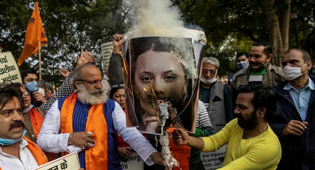 Dukung Protes Petani India, Poster Greta Thunberg Dibakar Protes Petani India