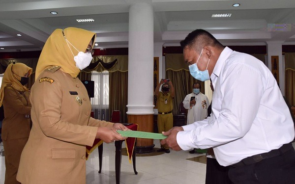 Lantik 16 PPPK, Bupati Mempawah: Terus Belajar dan Jalin Hubungan Baik