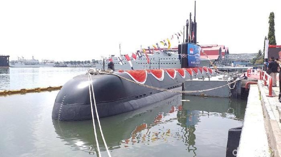 Kapal Selam Alugoro-405 Perkuat Alutsista TNI AL Kapal Selam Alugoro-405 Perkuat Alutsista TNI AL