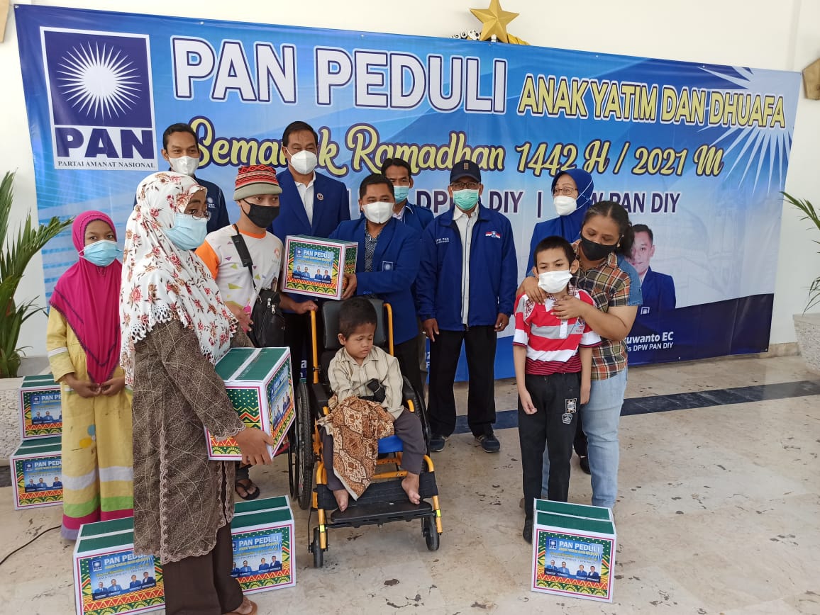 DPW PAN DIY Bagikan 400 Paket sembako Untuk Pekerja Informal di Kawasan Malioboro