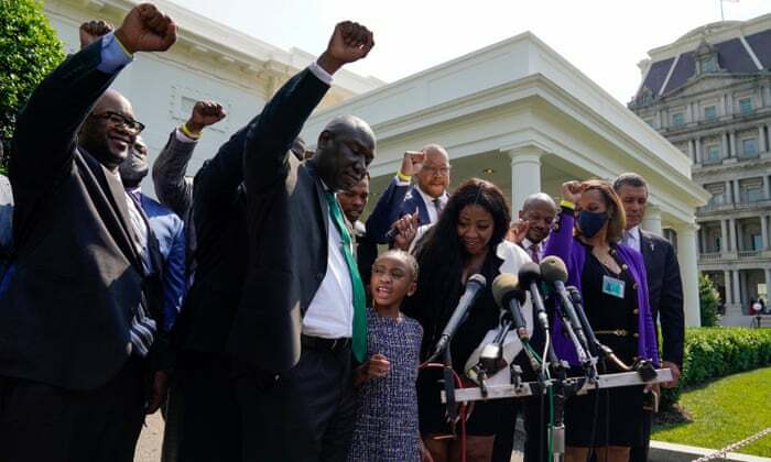 Berhenti di Senat, Keluarga George Floyd Desak Biden Sahkan RUU Reformasi Kepolisian