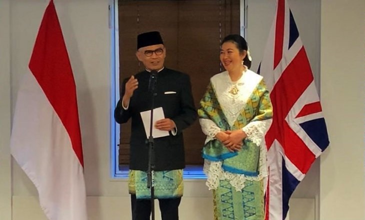 Dubes RI untuk Inggris Serahkan Surat Kepercayaan ke Ratu Elizabeth II