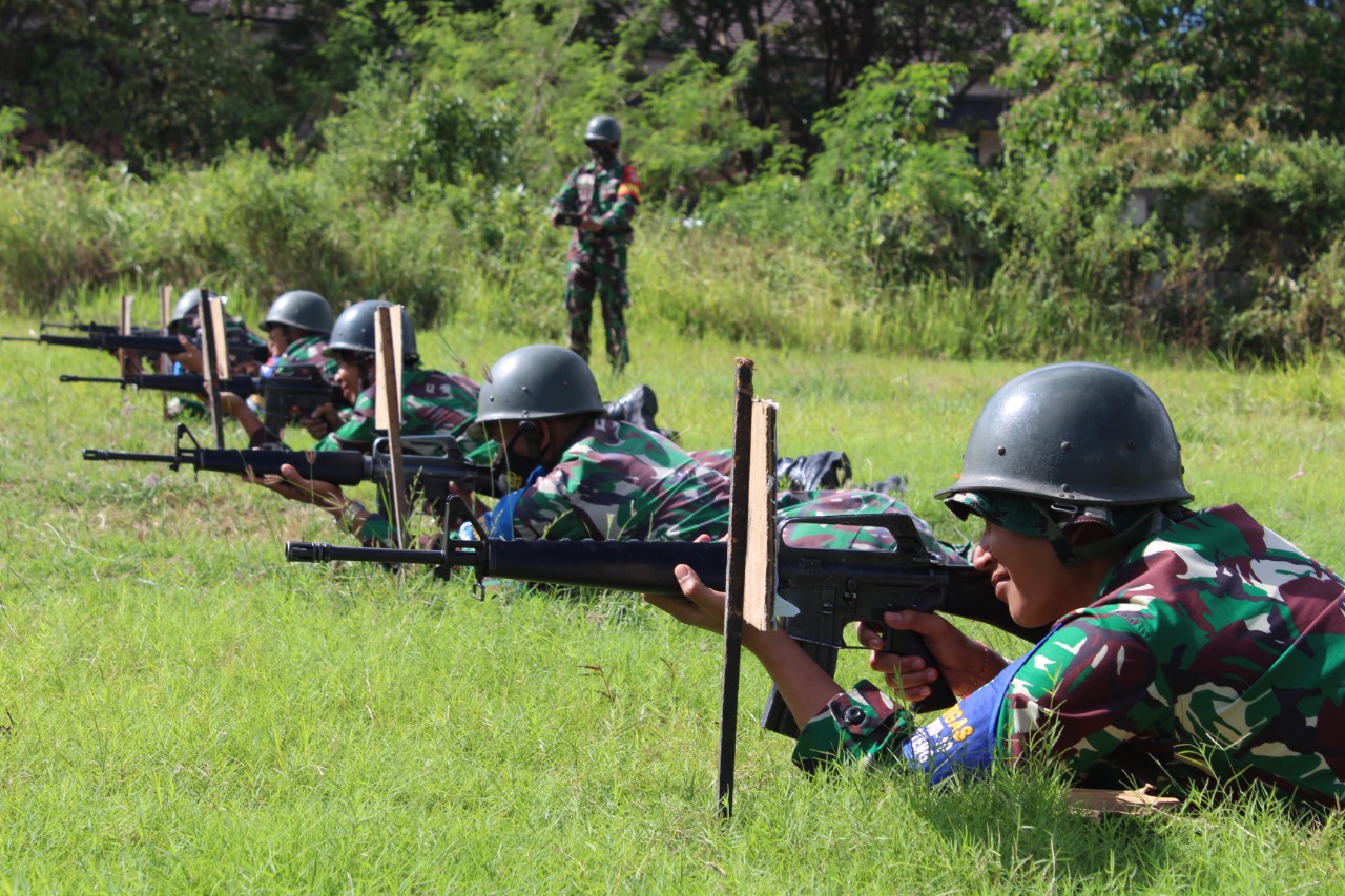 Dandim Loteng Pimpin Pasukan Latihan Menembak di Batalyon A Sat Brimob Polda NTB Dandim Loteng Pimpin Pasukan Latihan Menembak di Batalyon A Sat Brimob Polda NTB