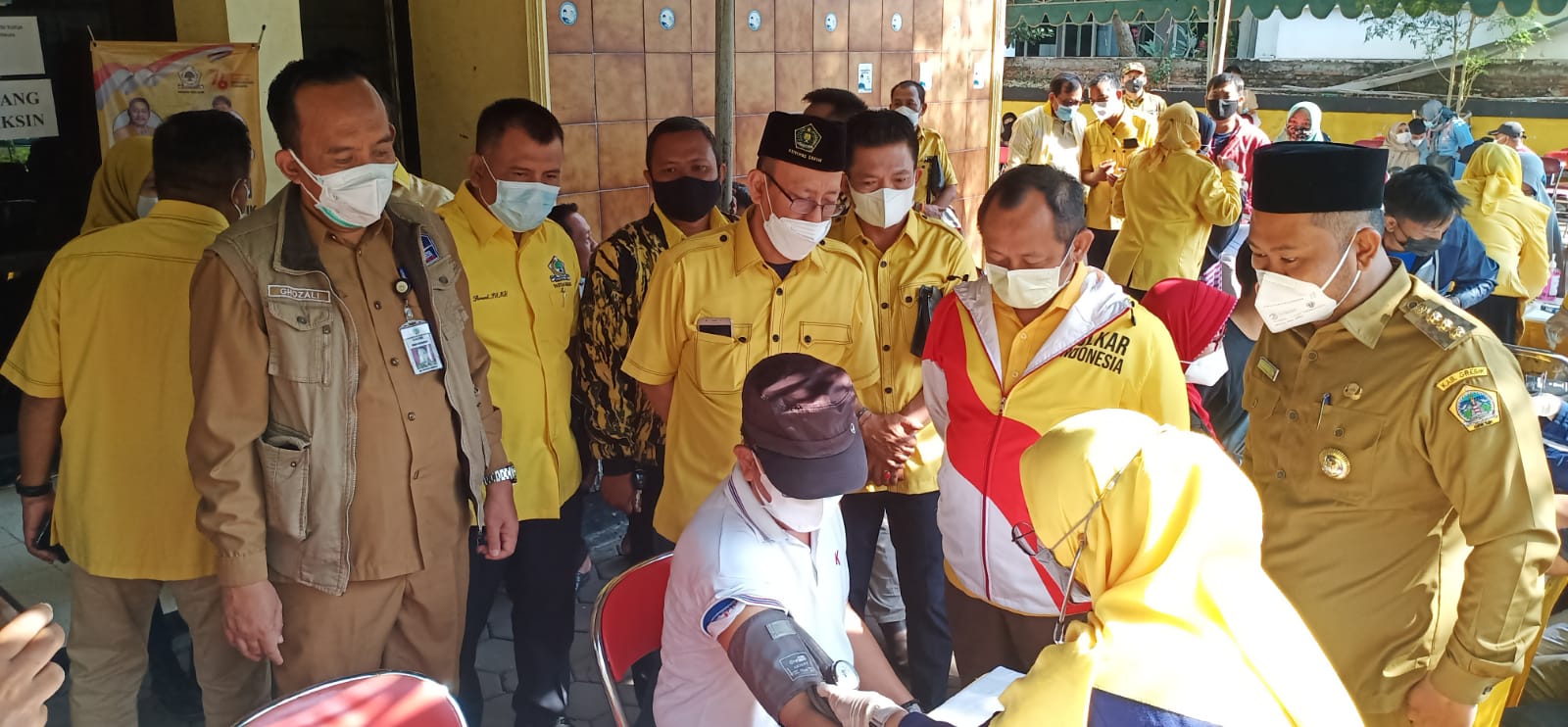 Sarmuji Puji Vaksinasi Covid-19 DPD Golkar Gresik