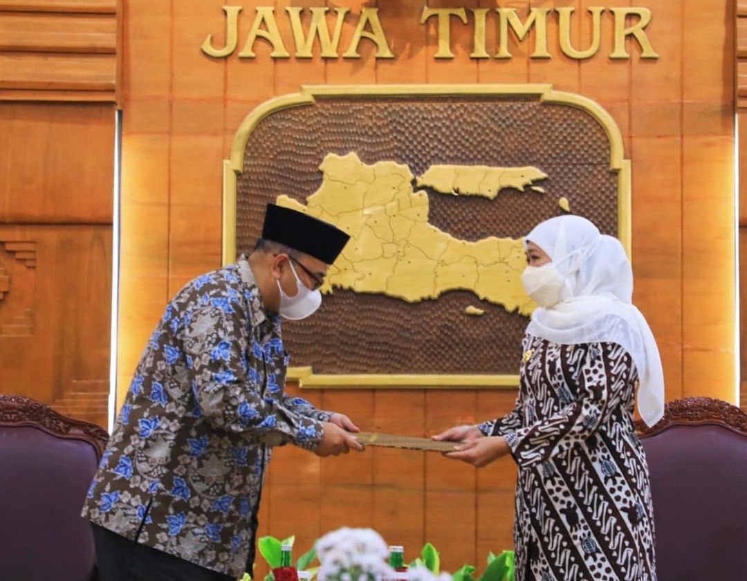 Gubernur Jawa Timur Serahkan SPT pada Wakil Bupati Probolinggo