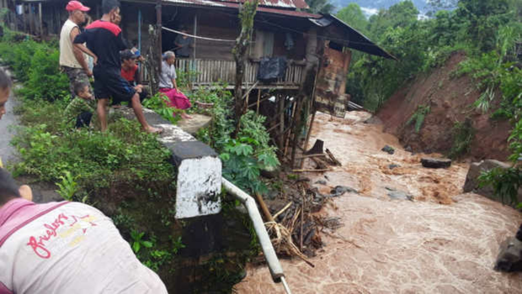 Banjir Bandang Hantam Puluhan Rumah Warga Sumsel