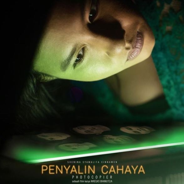Sinopsis Film ‘Penyalin Cahaya’ yang Bakal Rilis di Festival Film Busan! Sinopsis Film ‘Penyalin Cahaya’ yang Bakal Rilis di Festival Film Busan!