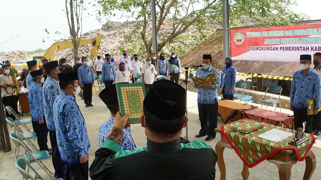 Unik, Bupati Blora Lantik Pejabat di TPA Sampah