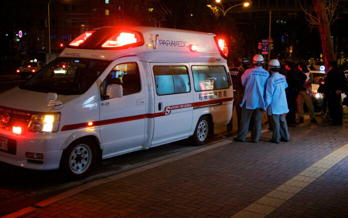 Seorang Pria Membakar Jalur Kereta Keio di Tokyo, 15 Terluka