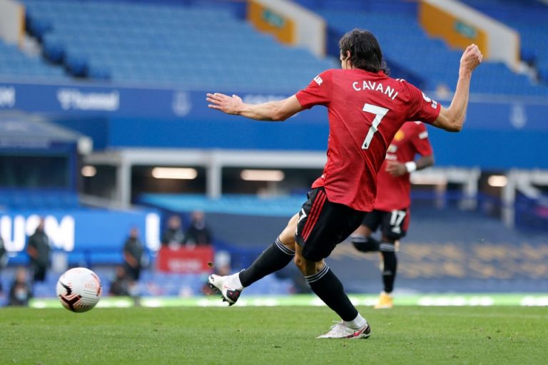 Meski Jam Bermain Kurang, Cavani Tetap Komitmen untuk MU