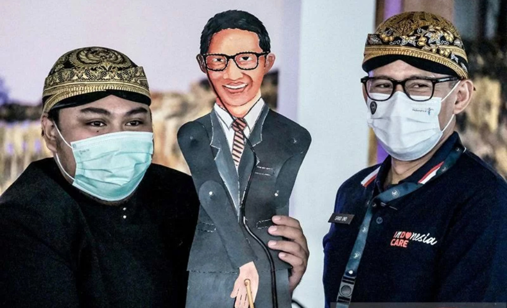 Menparekraf Sandi Ajak Dalang Perkuat Pasan Prokes Lewat Cerita Wayang