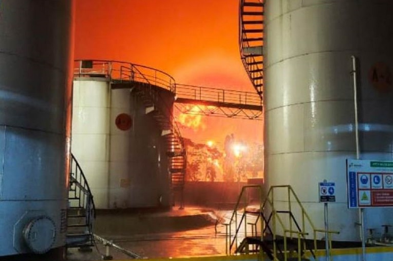 Kilang Minyak Cilacap Terbakar, Dirut Pertamina: Tak Ada "shutdown" Kilang Minyak