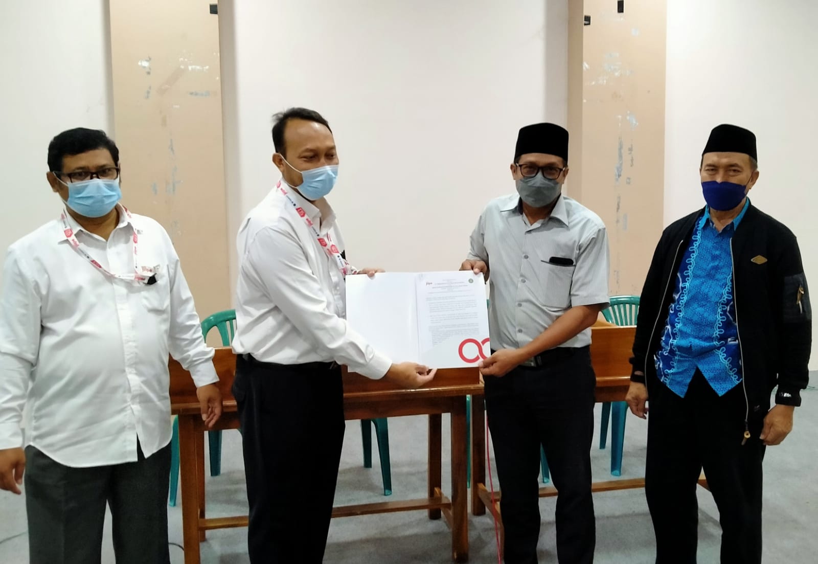 Perusahaan Pengelola JIIPE Gresik dan YPP Qomaruddin Teken MoU Ketenagakerjaan dan Kerohanian