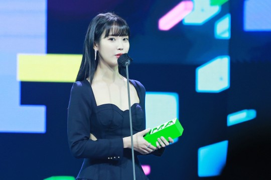 IU