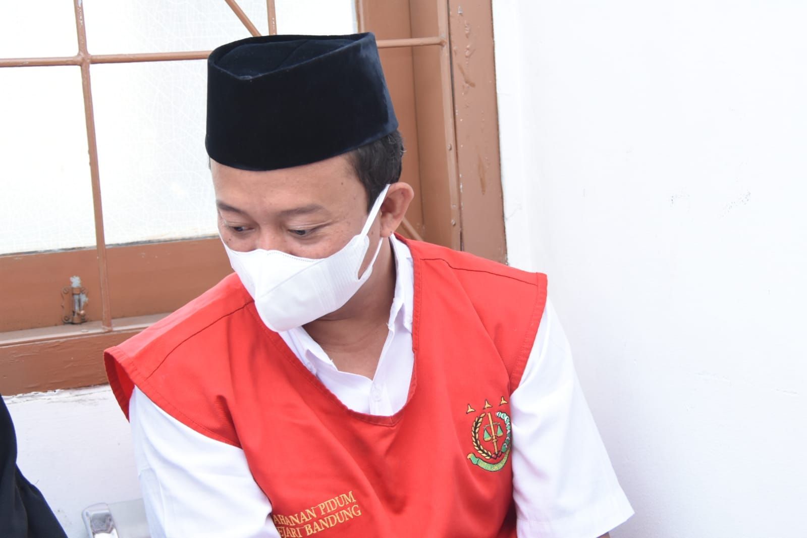 Pemerkosa Belasan Santri Herry Irawan Divonis Hukuman Mati