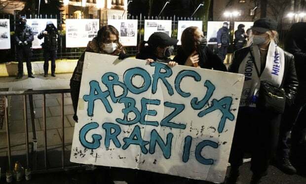 Protes Pecah di Seluruh Polandia Setelah Seorang Wanita Meninggal karena Ditolak Aborsi