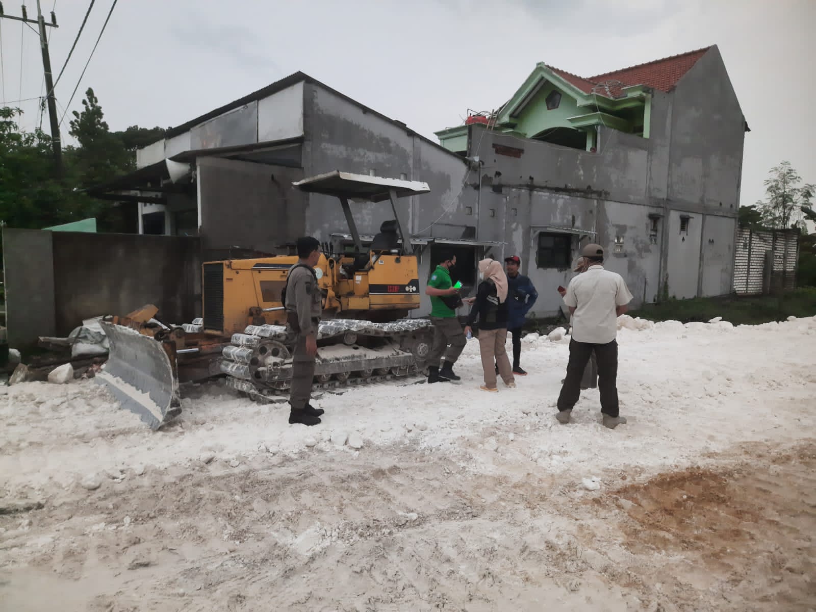 Aktifitas Pengurugan Ilegal Digerebek Satpol PP Gresik