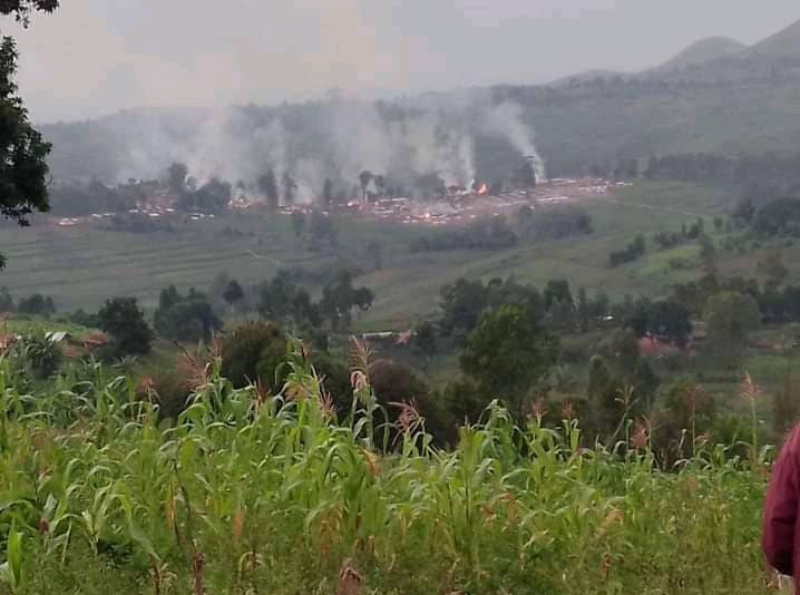 Pemandangan pasca penyerangan milisi CODECO ke kamp pengungsi, Rabu, 2 Februari 2022. Foto: Twitter @Brghm3.