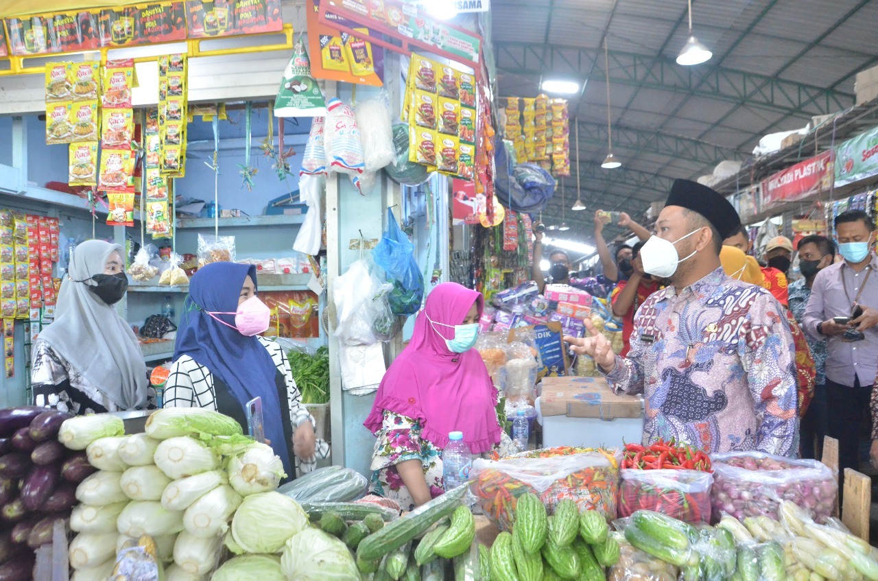 Sidak Pasar dan Swalayan, Bupati Gresik Temukan Minyak Goreng Masih Langka
