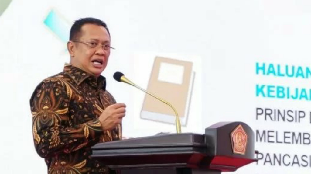Ketua MPR Dukung Pemerintah Tindak Tegas Kelompok Separatis di Papua Ketua MPR RI Bambang Soesatyo (Bamsoet), saat memberikan pembekalan kepada peserta Rapim TNI-Polri Tahun 2022, di Mabes TNI Cilangkap, Jakarta Timur, Selasa (1/3). (Foto: Istimewa)