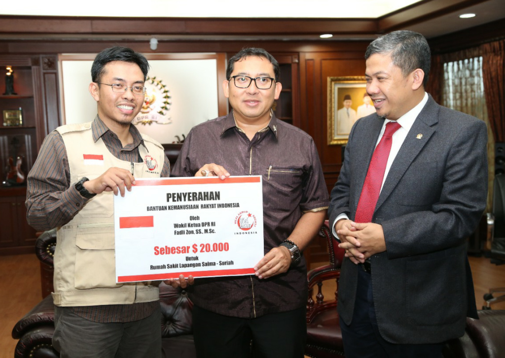 Dikaitkan dengan Kelompok Teroris, Fadli Zon: Fitnah yang Sangat Keji dan Kotor! Fadli zon saat menerima delegasi kemanusiaan dari Forum Indonesia Peduli Syam (FIPS). (Foto: Twitter Fadli Zon)