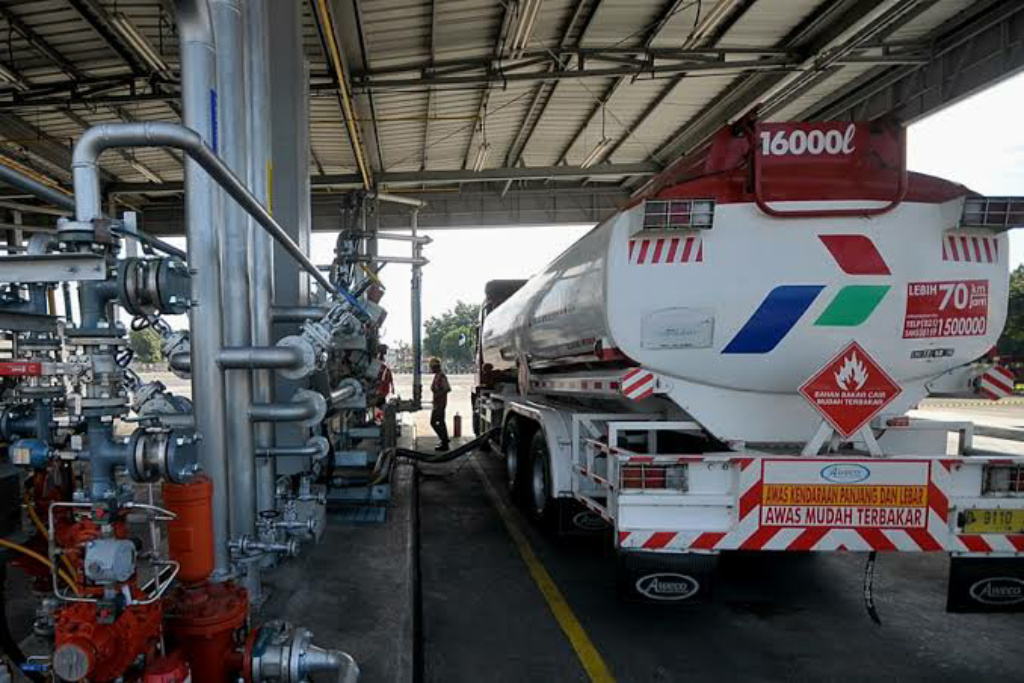 Terminal Pengisian BBM Ujung Berung, Bandung, Jawa Barat. (Foto: Tempo/Tony Hartawan)