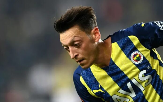 Mesut Ozil, pemain Fenerbahce (Foto: Getty Images)
