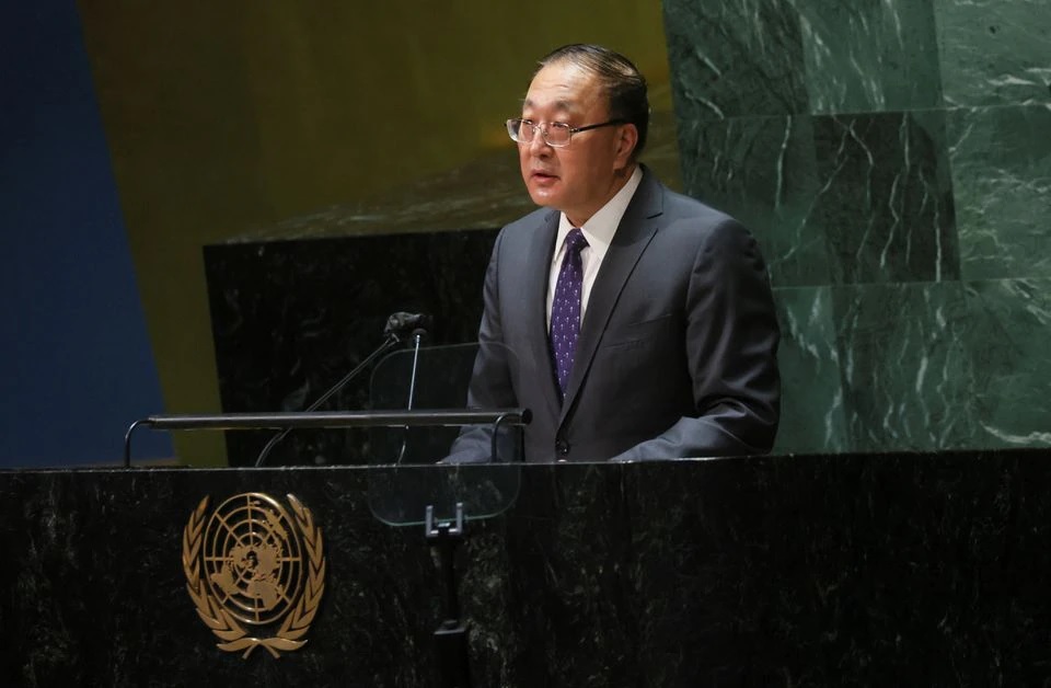 Duta Besar China untuk PBB Zhang Jun berbicara selama sesi khusus Majelis Umum PBB tentang invasi Rusia ke Ukraina, di markas besar PBB di New York City, New York, AS, 24 Maret 2022. Foto: Reuters.