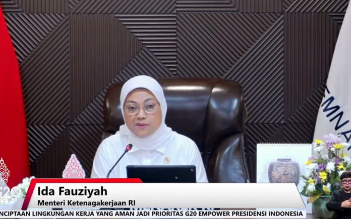 Menteri Ketenagakerjaan (Menaker) Ida Fauziyah dalam diskusi Forum Merdeka Barat 9 (FMB9), bertajuk ‘Perempuan Berdaya, Bangsa Berjaya’, Senin (11/4). (Foto: Tangkap Layar)