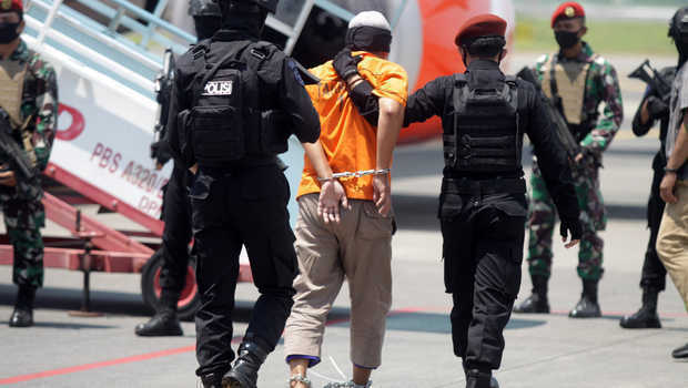 Densus 88 Tangkap Dua Anggota JAD di NTB, Terlibat Kaderisasi dan Pelatihan Terorisme Densus 88 Tangkap Dua Anggota JAD di NTB, Terlibat Kaderisasi dan Pelatihan Terorisme