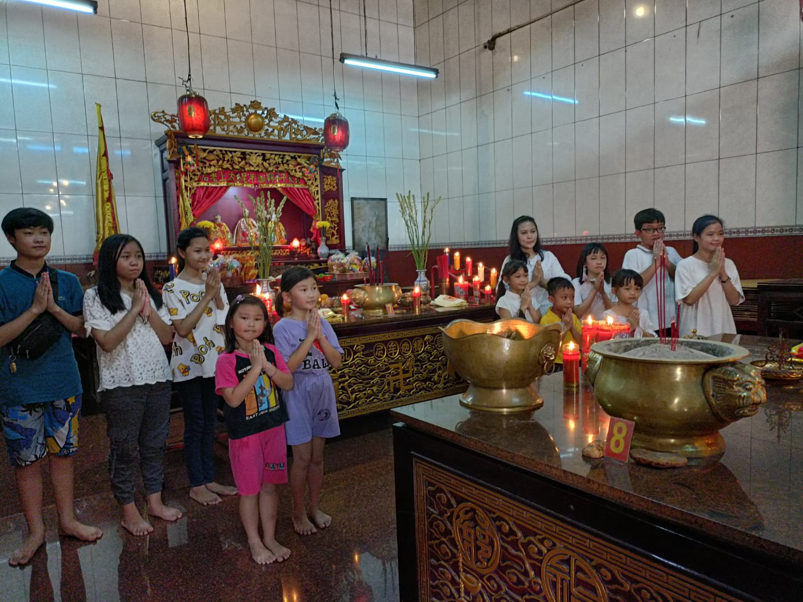 Puluhan Anak Rayakan Waisak di Klenteng Kim Hin Kiong Gresik