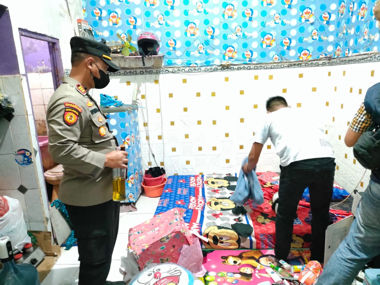 Simpan Miras di Kamar Kos, Dua Remaja Putri Terjaring Razia Polisi Gresik