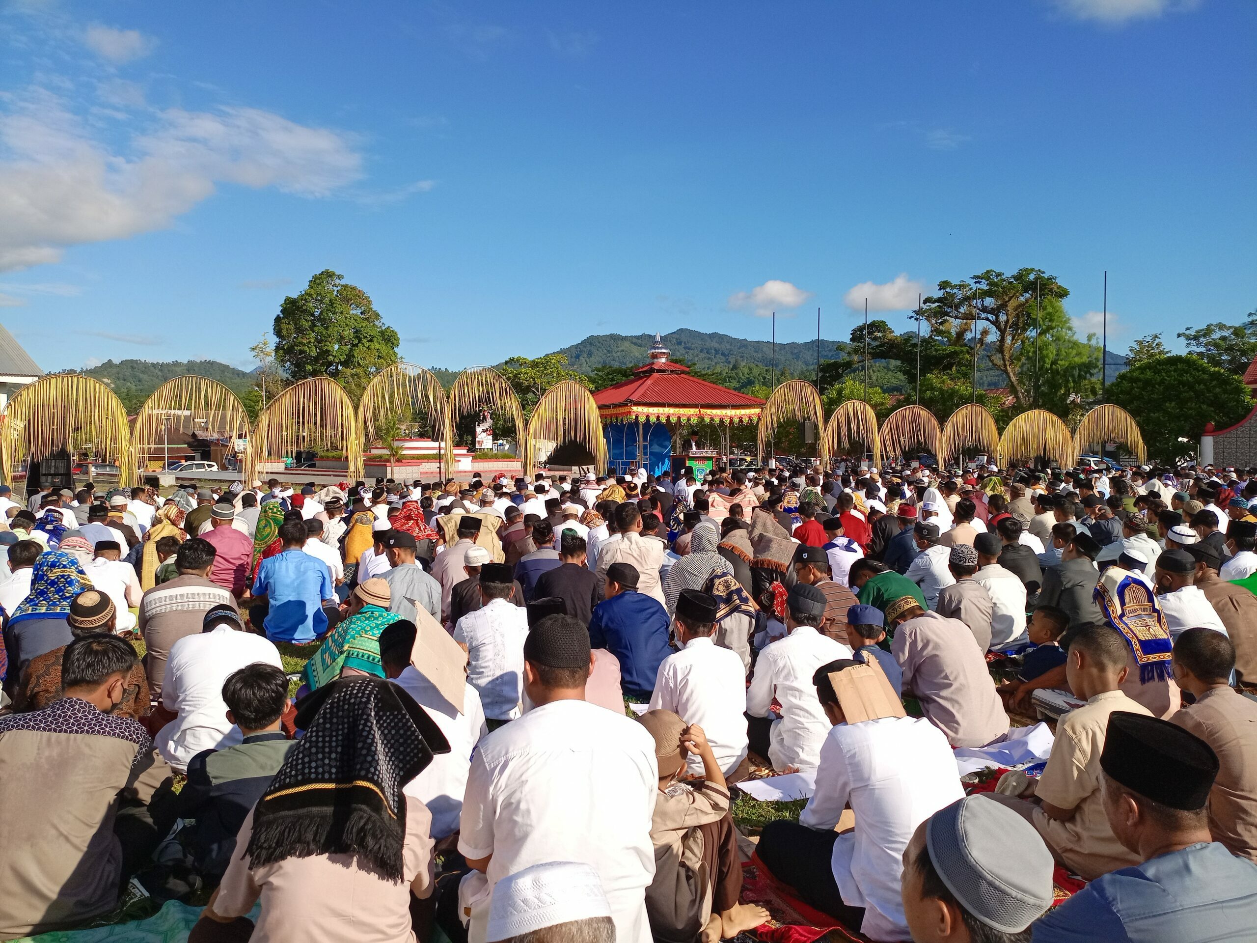 Bupati Iskandar Khotbah Idulfitri