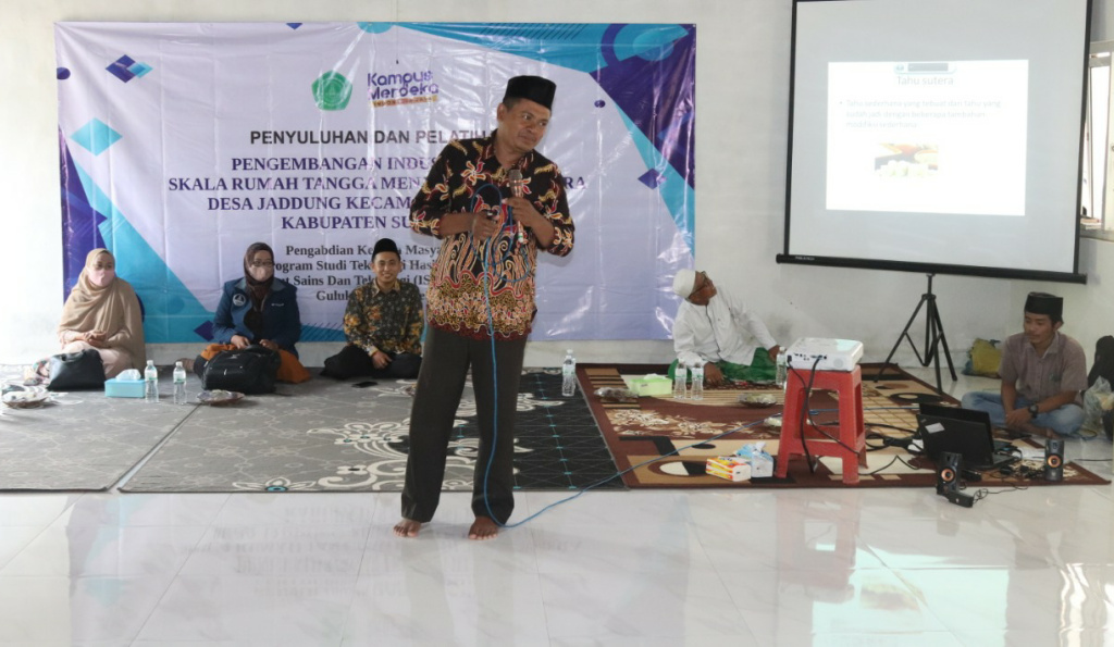 Gelar PKM, Studi THP IST Guluk-Guluk Latih Warga Kelola 'Tahu' Jadi 'Tahu Sutera'