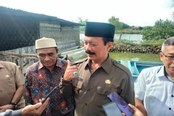 Dukung Desa Tematik, Wabup Pamekasan Tebar Benih Ikan Kerapu Usai Panin