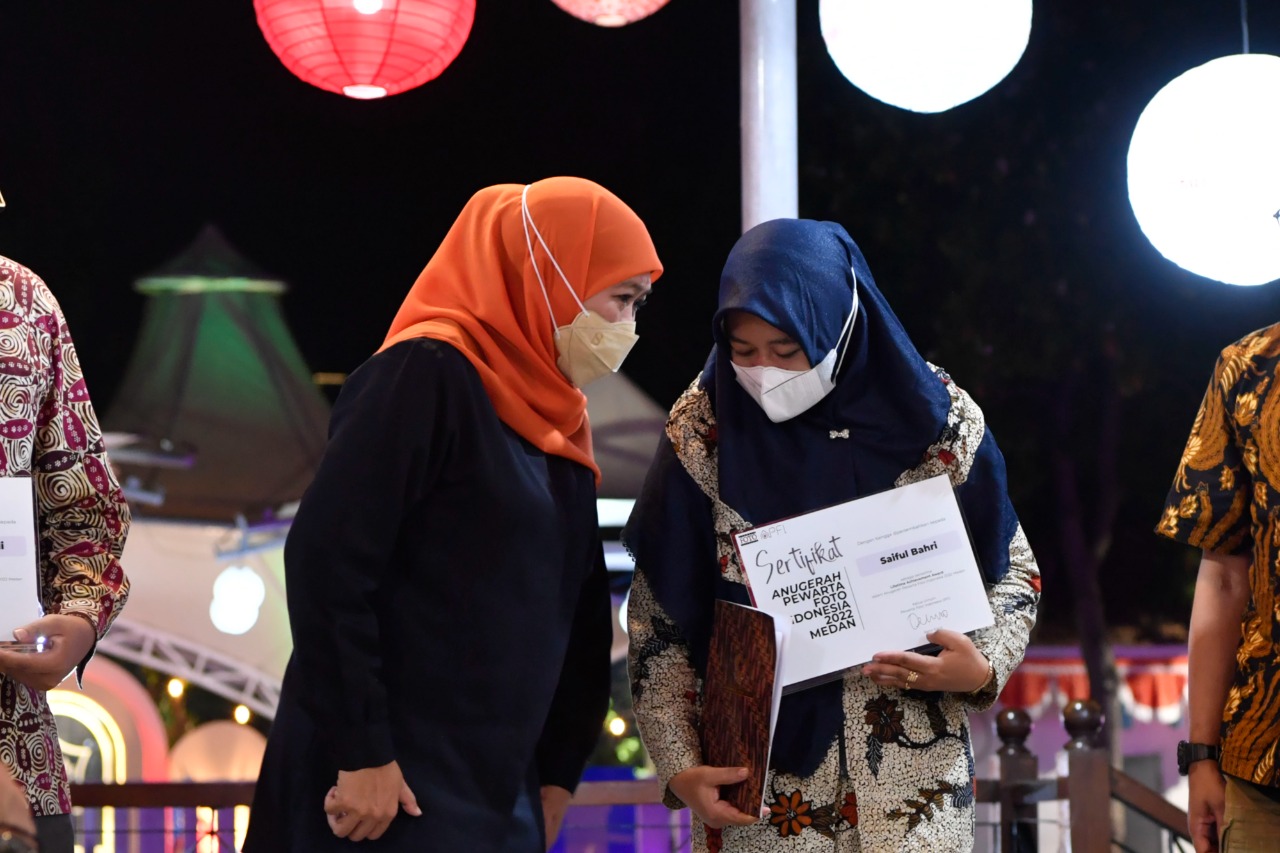 Wartawan Senior Pamekasan dapat Penghargaan LifeTime Achievement Award