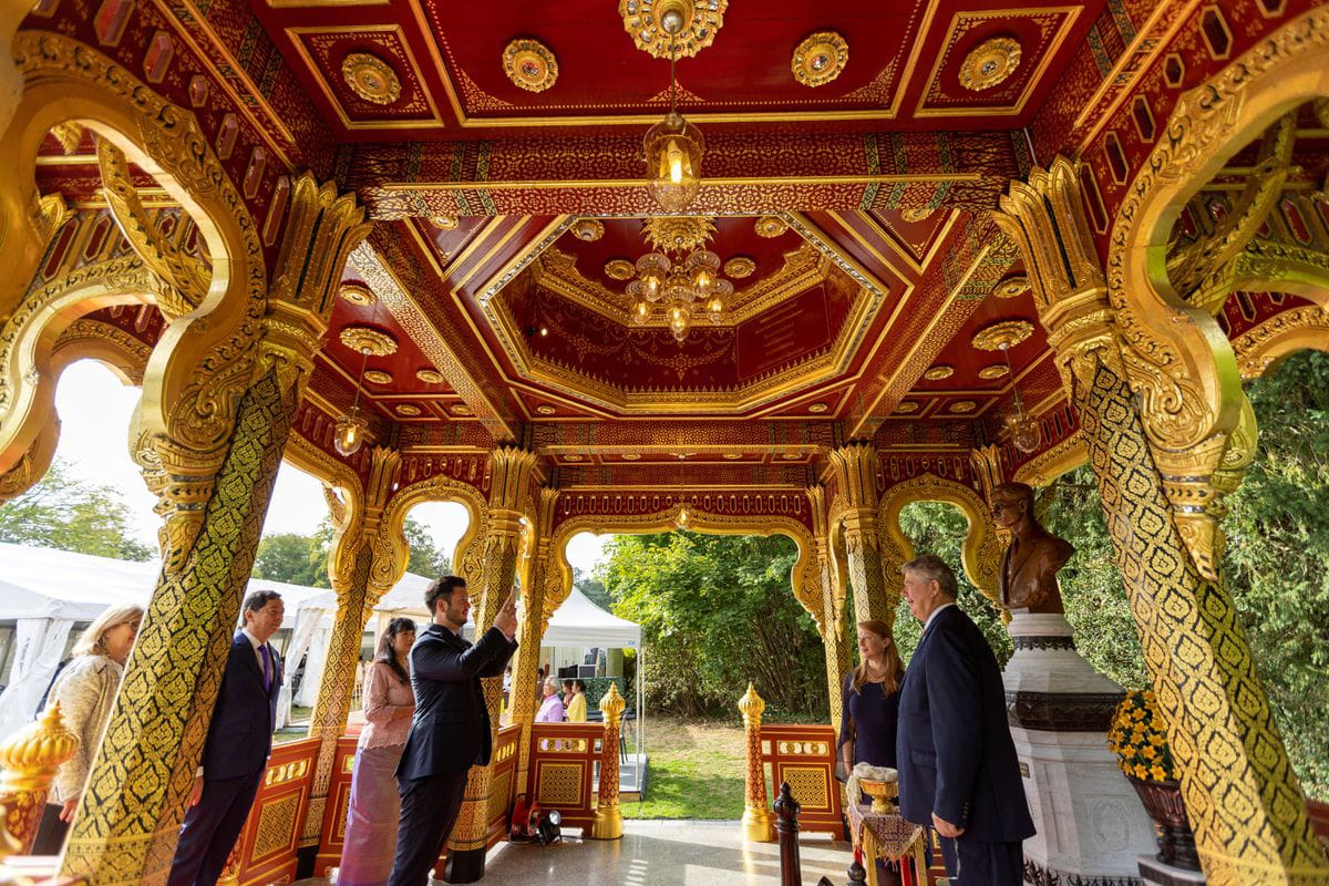 Swiss Ungkap Patung Mendiang Raja Thailand Bhumibol