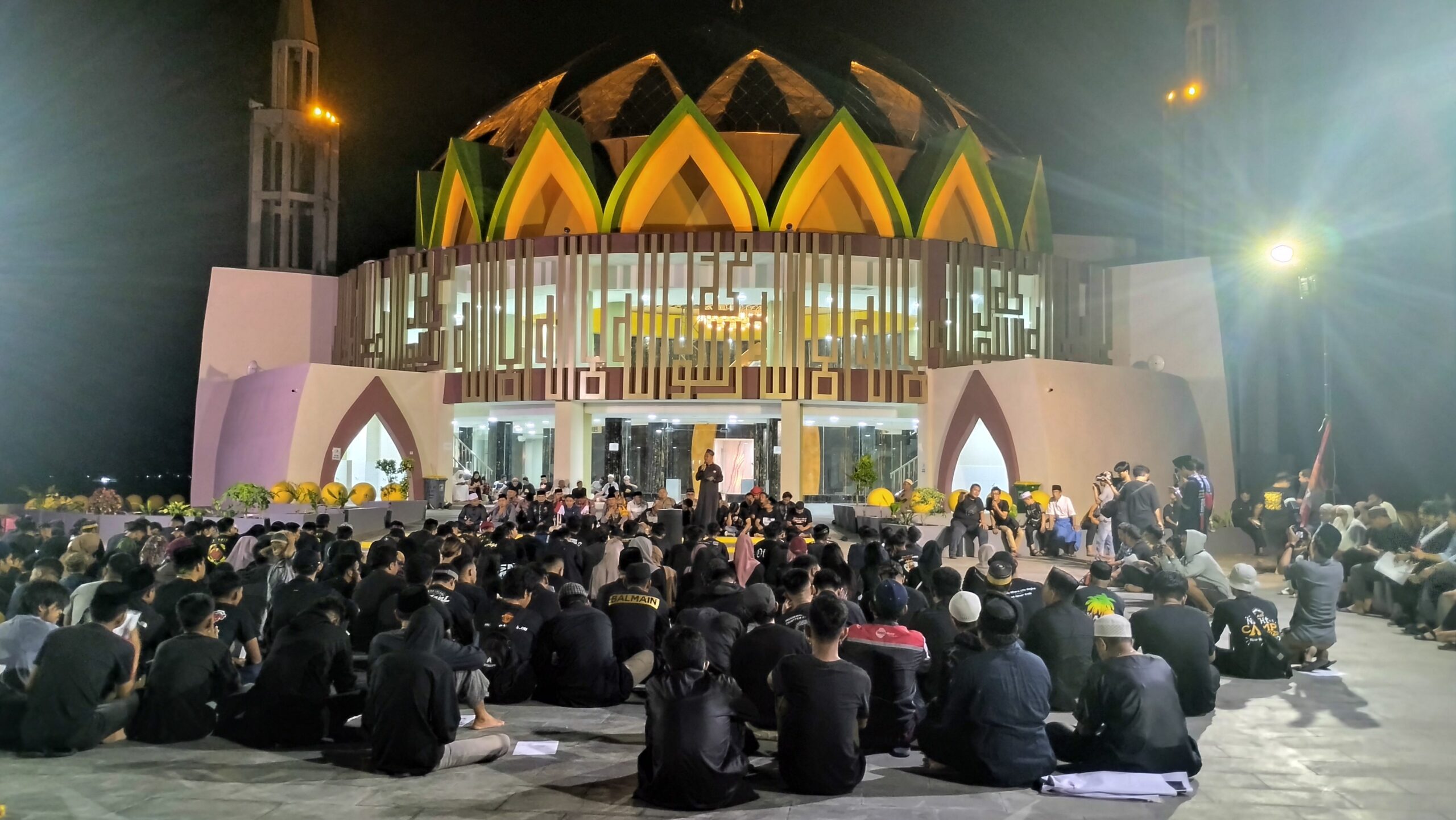 Suporter PSM se-Kota Parepare Gelar Doa Bersama dan Tabur Bunga Atas Tragedi Kanjuruhan Malang Suporter PSM