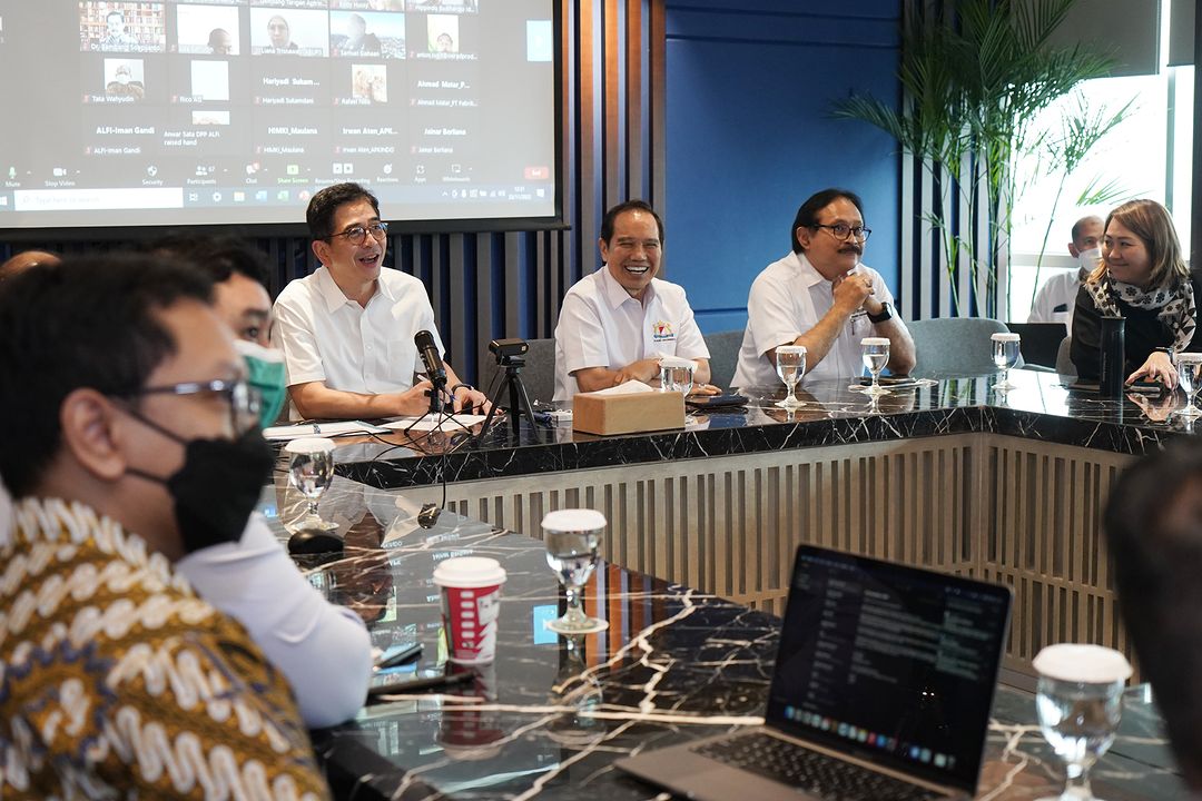 Sikapi Kenaikan Upah 2023, KADIN Akan Uji Materi Permenaker 18/2022